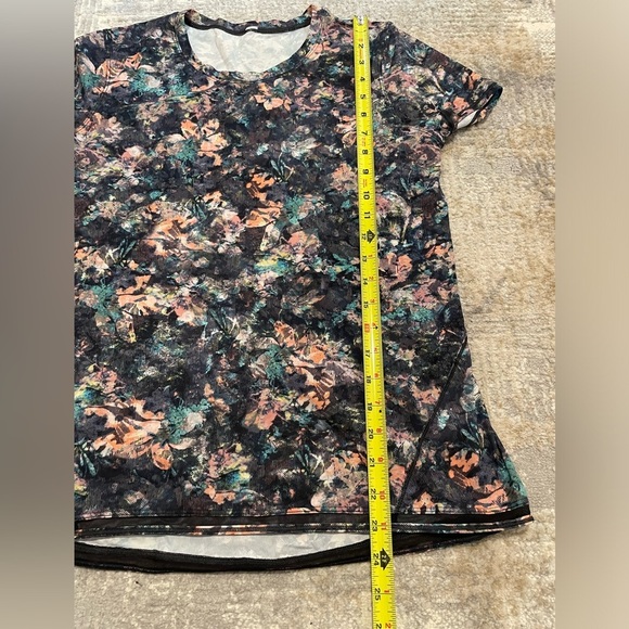 Lululemon Into the Sun Short Sleeve Dappled Daze Multi Floral Med/Lrge 8 Run EUC - Picture 9 of 10